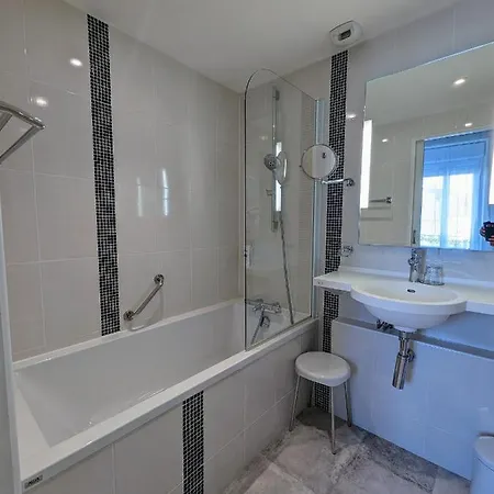 Hotel Arverna Vichy - Clt'Hotel 3*